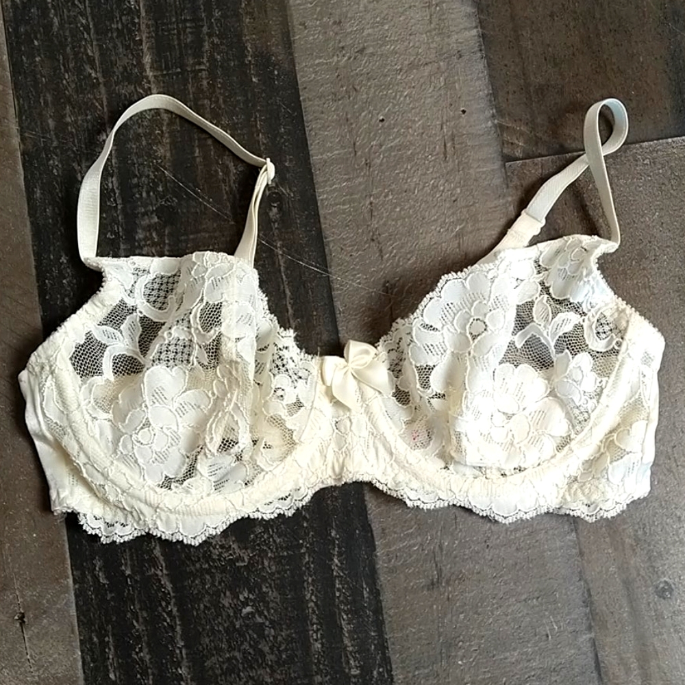 Cream Lace Victoria's Secret Bra 36B